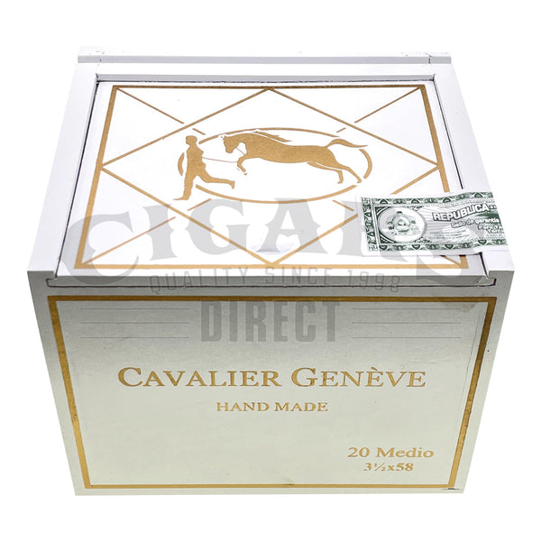 Cavalier White Series Elegantes Short Robusto Closed Box